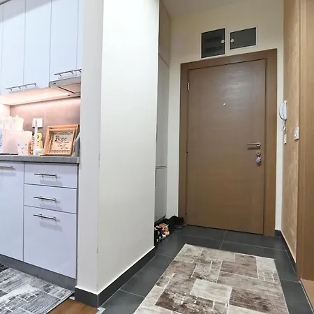 アパート Romansa ズラティボール