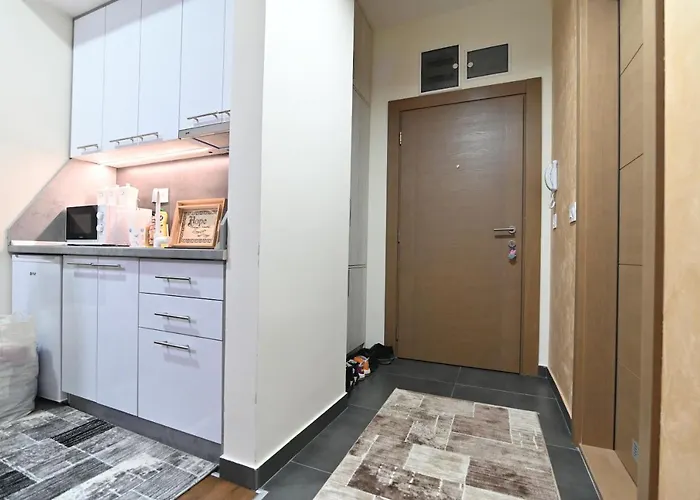 アパート Romansa ズラティボール